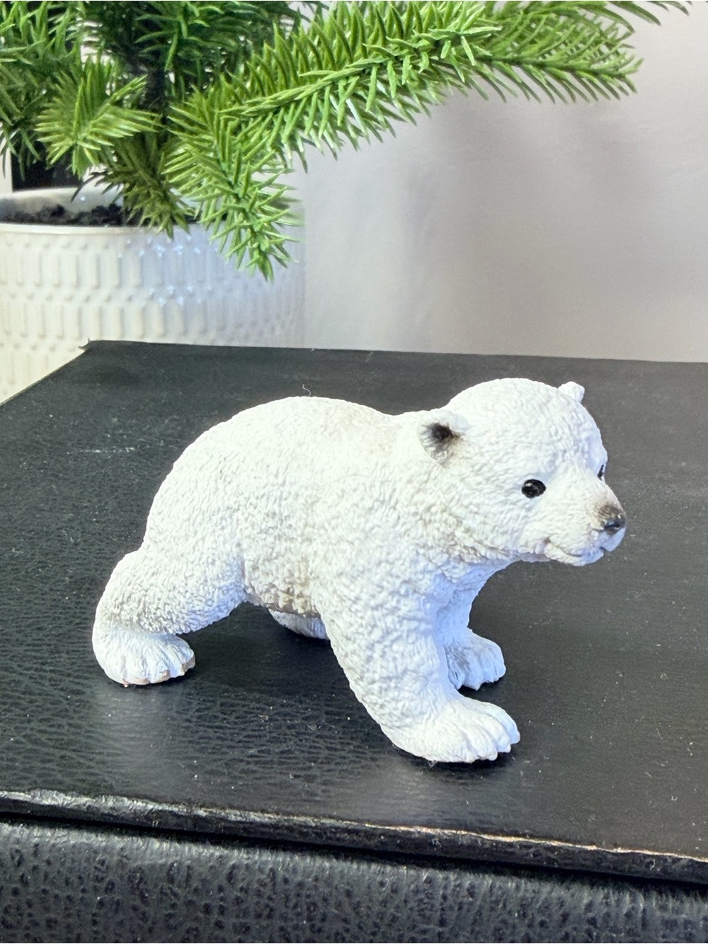 Schleich White Polar Bear Figurine Decorative Accent 2.5”